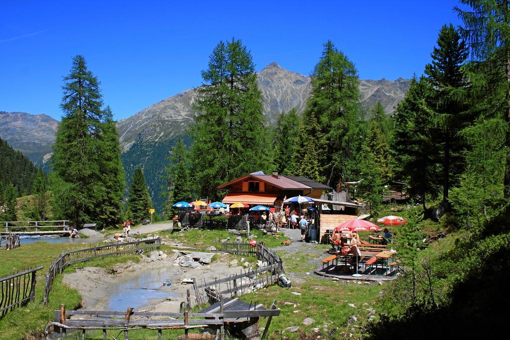 Wellnesshuettendorf Wiese Sankt Leonhard im Pitztal Exterior foto