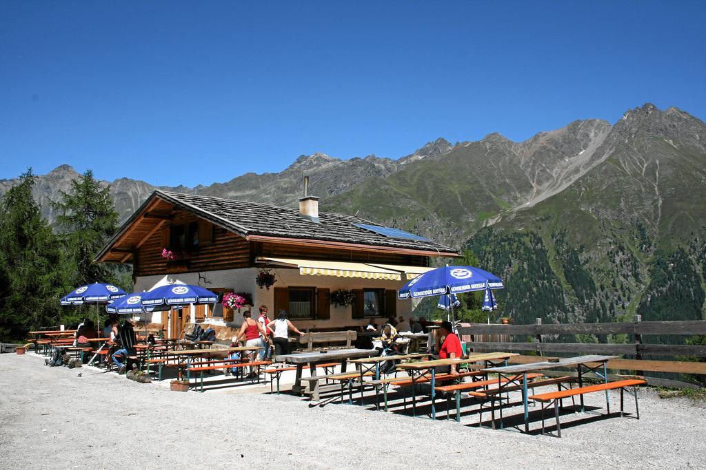 Wellnesshuettendorf Wiese Sankt Leonhard im Pitztal Exterior foto