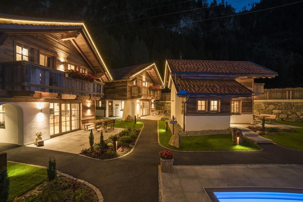 Wellnesshuettendorf Wiese Sankt Leonhard im Pitztal Exterior foto