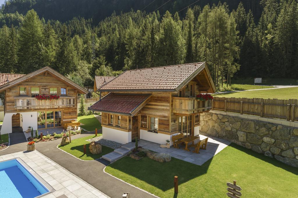 Wellnesshuettendorf Wiese Sankt Leonhard im Pitztal Exterior foto