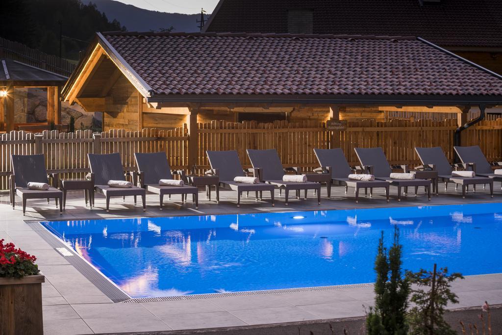 Wellnesshuettendorf Wiese Sankt Leonhard im Pitztal Exterior foto