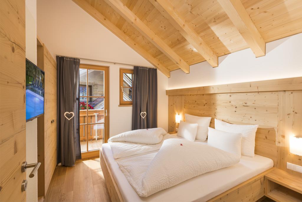 Wellnesshuettendorf Wiese Sankt Leonhard im Pitztal Exterior foto