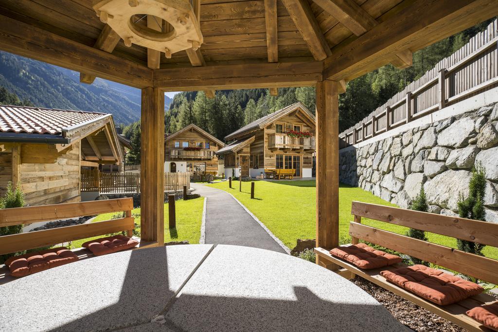 Wellnesshuettendorf Wiese Sankt Leonhard im Pitztal Exterior foto